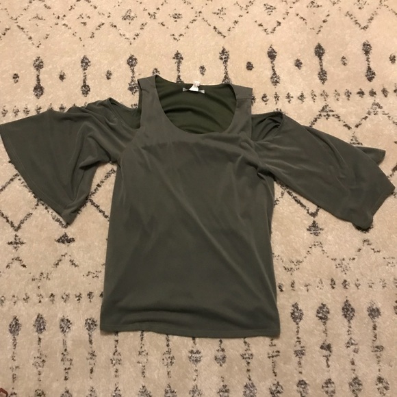 Tops - Flowy olive green shirt